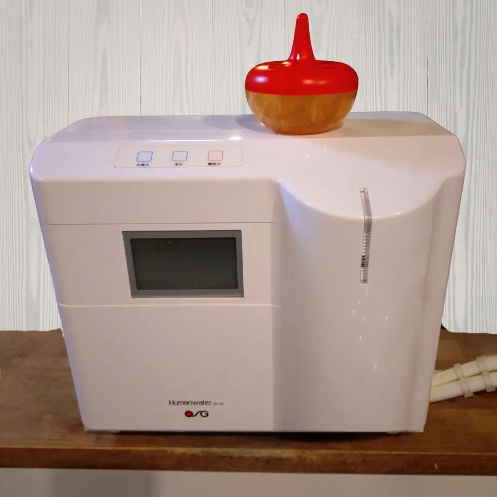 水素水生成器の上にコバエがホイホイを設置した様子