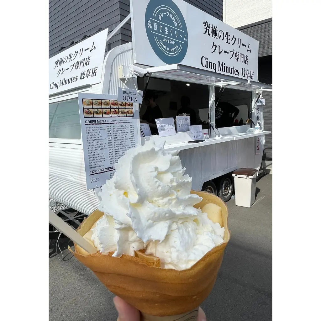 Cinq Minutes岐阜店の33番・カスタード生クレープ生クリーム増量のアップ写真