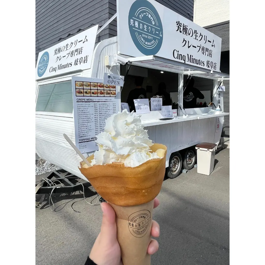 Cinq Minutes岐阜店の33番・カスタード生クレープ生クリーム増量の全体写真