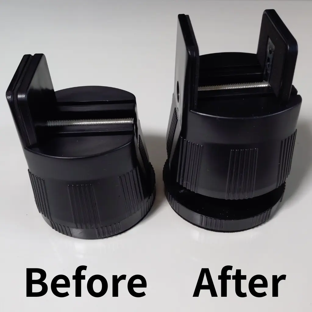 デスク高さ調整アイテムの使用前と使用後の比較。高さを上げた状態がわかる。