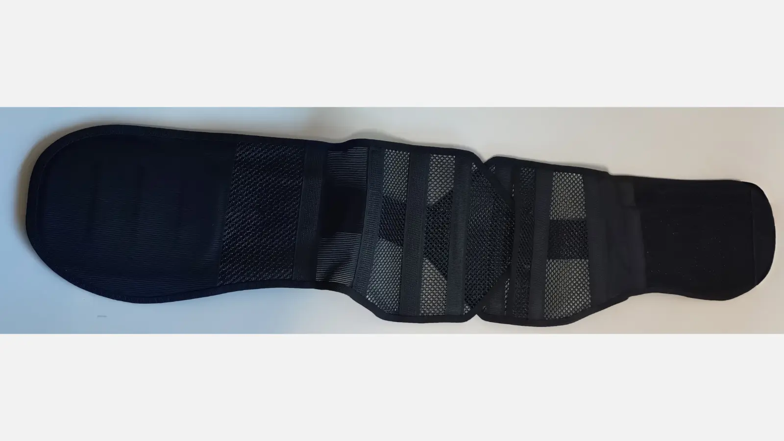 bonbone（ボンボーン）腰用コルセット プロハードの本体（肌に触れる内側）