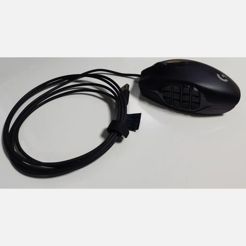 G600シリーズ本体とUSBケーブル全体(約190cm)