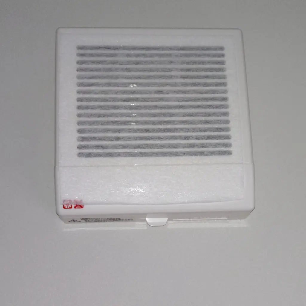 トイレの換気扇にフィルターを貼った後の状態