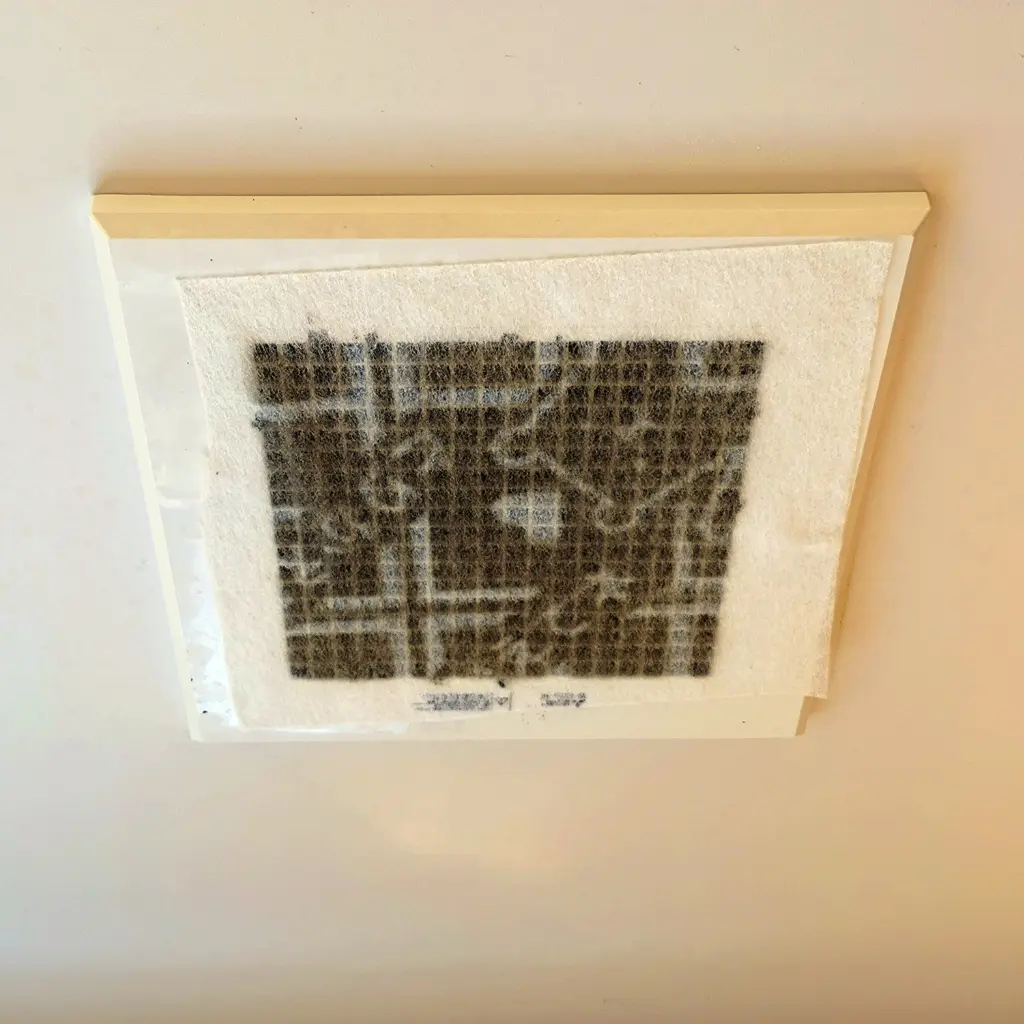 お風呂の換気扇で使用後のホコリとりフィルターの状態
