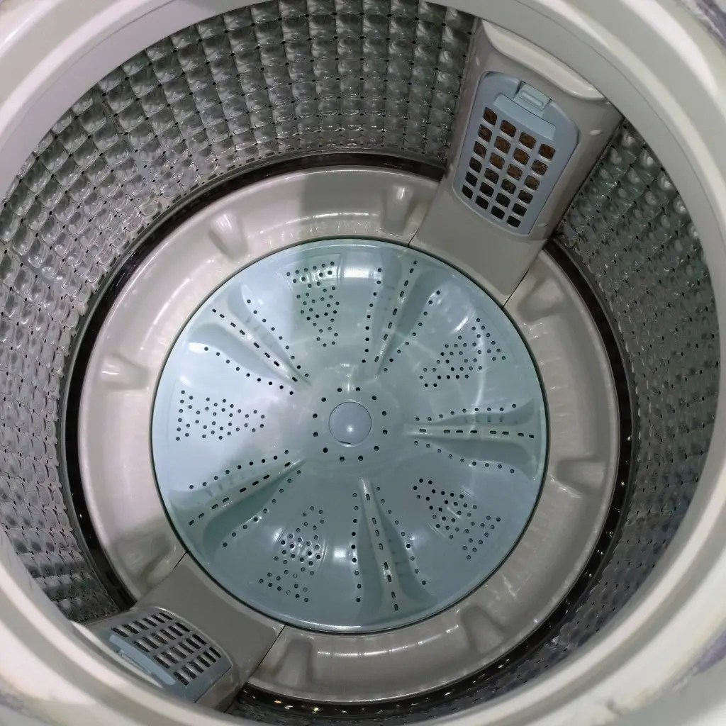 洗濯槽クリーナー使用前の縦型洗濯機の洗濯槽内部の様子